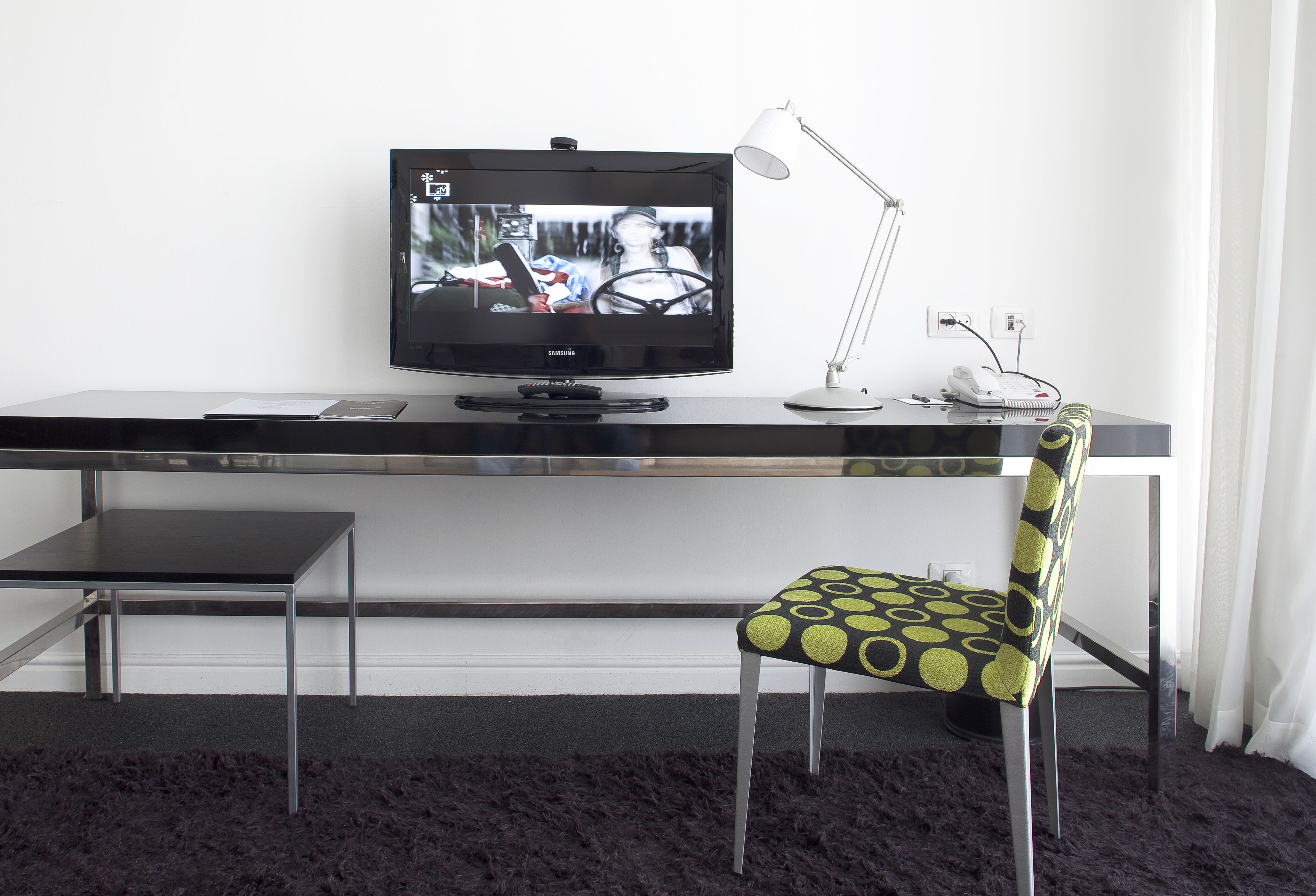 executive room (leonardo) | in-room dining