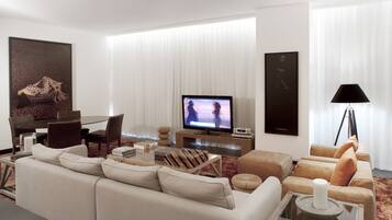 1 bedroom, premium bedding, minibar, in-room safe