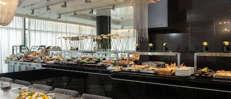 Daily buffet breakfast (ILS 95 per person)