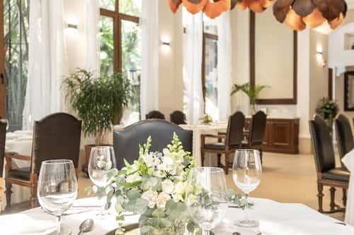 Déjeuner et dîner servis sur place