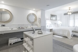 Presidential Room, 1 King Bed (Corporate Flat)