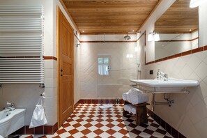 Premier-Dreibettzimmer | Hochwertige Bettwaren, Daunenbettdecken, Select-Comfort-Betten, Minibar