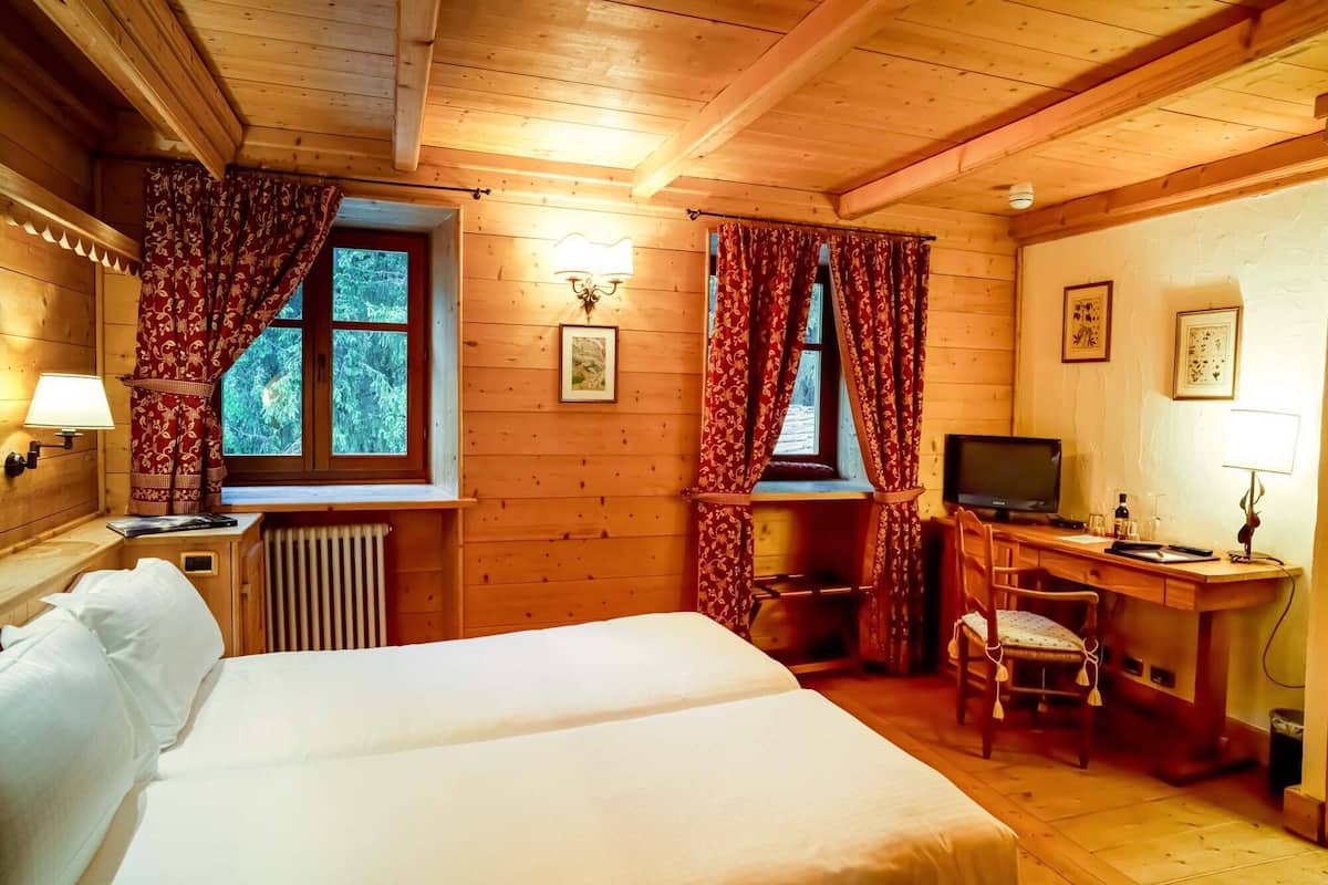 Classic Double Room | 1 bedroom, premium bedding, down duvets, Select Comfort beds