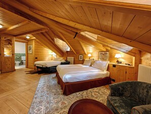 Premier Triple Room, Bathtub | Premium bedding, down comforters, Select Comfort beds, minibar - Hotel Breithorn (Ayas)