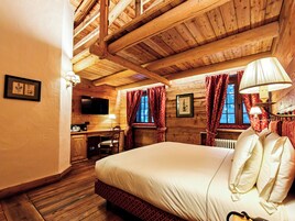 Romantic Double Room | Premium bedding, down comforters, Select Comfort beds, minibar