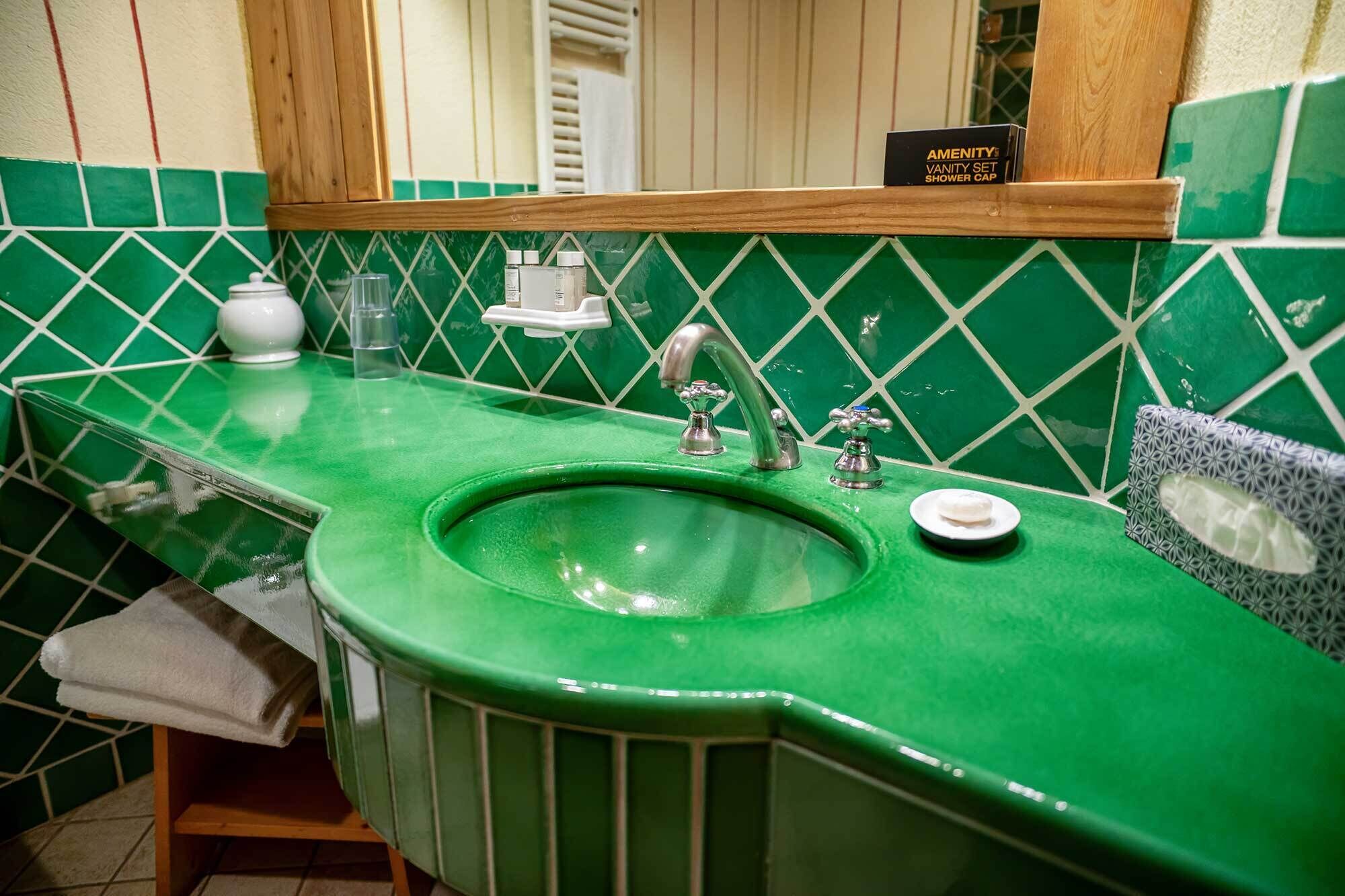 Premier Triple Room, Bathtub | Bathroom | Free toiletries, hair dryer, bathrobes, slippers