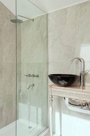 Bathroom sink - Babel Palermo (Buenos Aires)