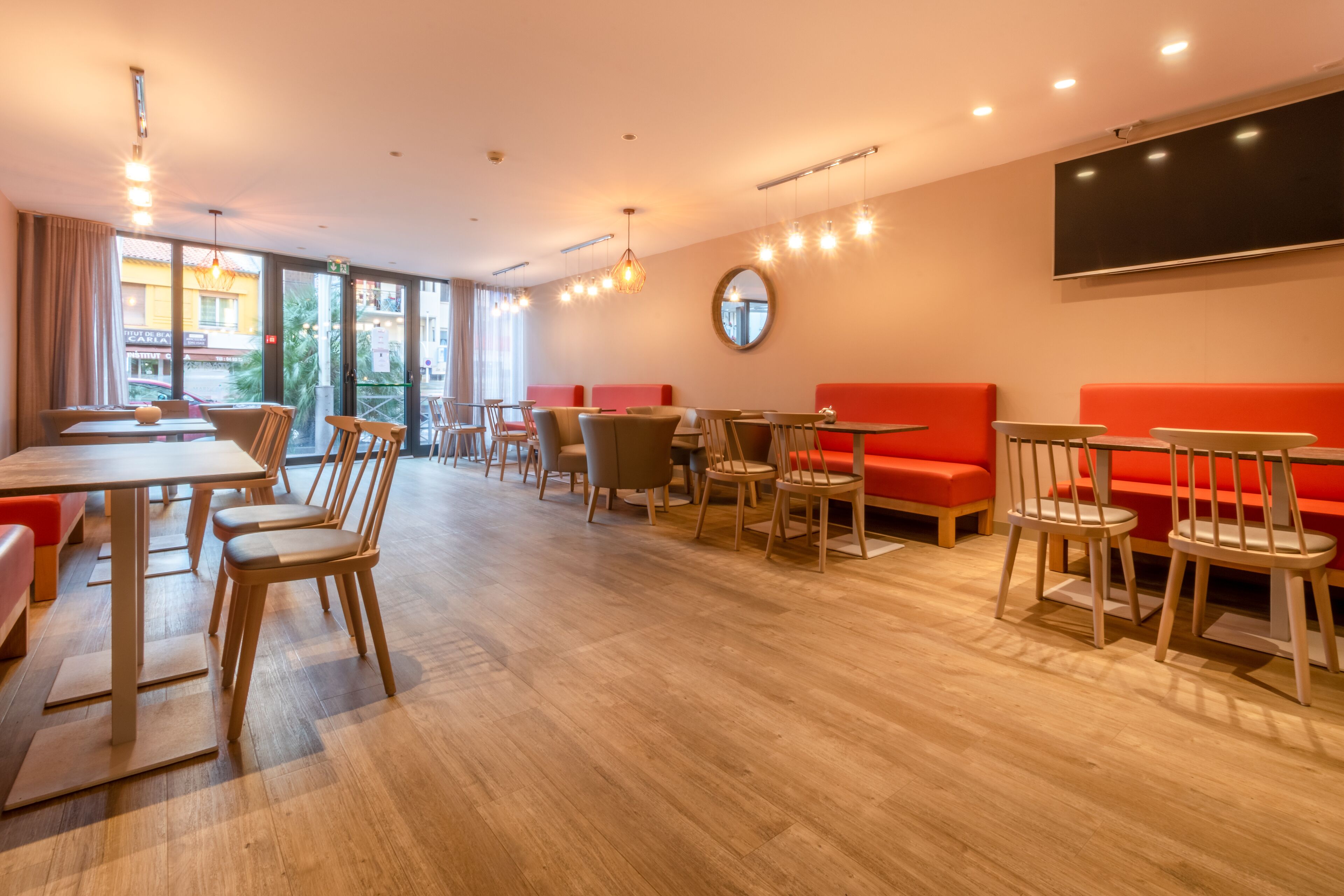 Morgenmadsbuffet hver dag (14 EUR pr. person)