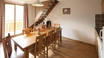 Appartement 3 pièces 10 personnes 1 bébé | Setrika/meja setrika dan seprai linen