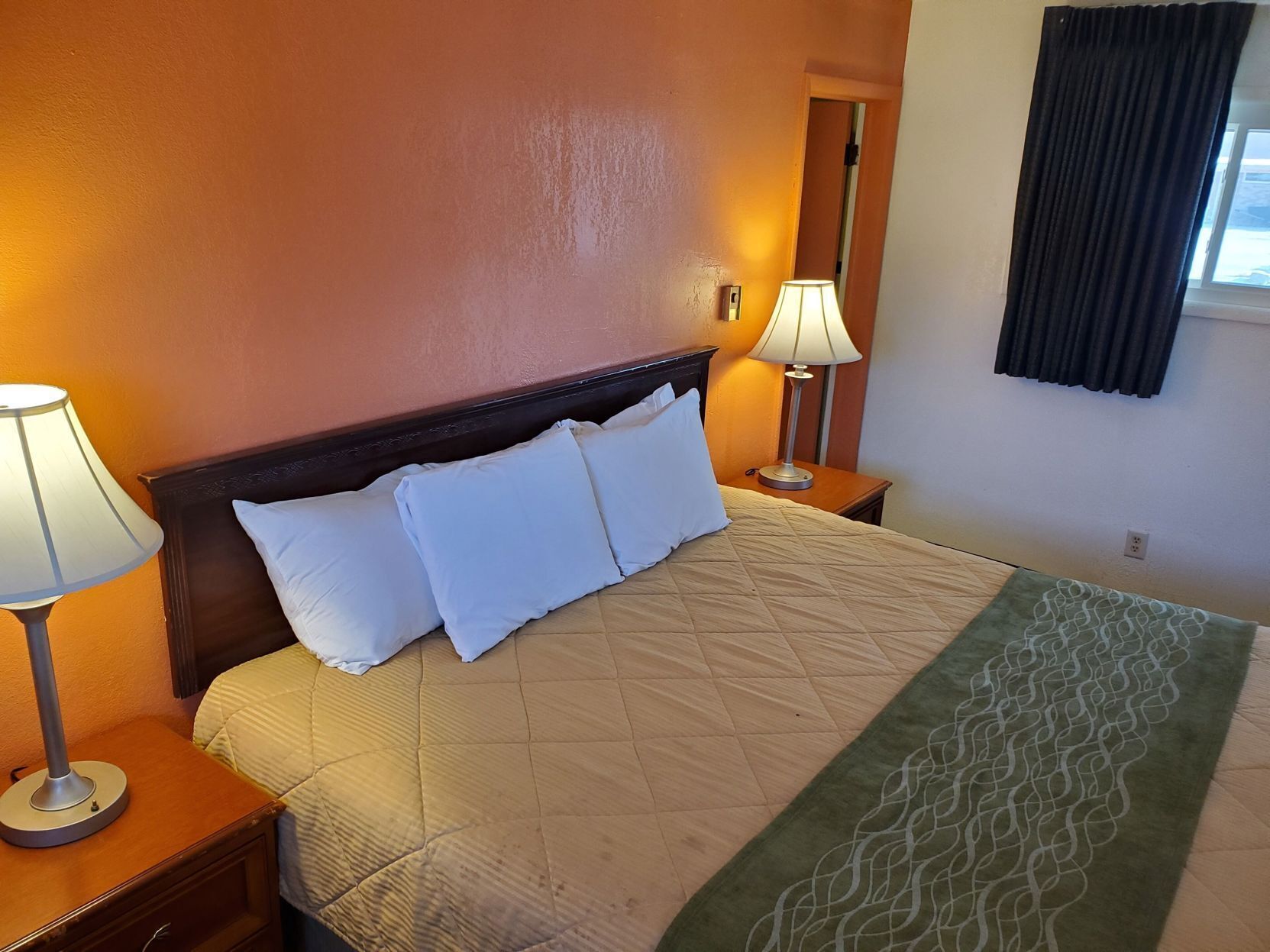 Desk, free WiFi, bed sheets