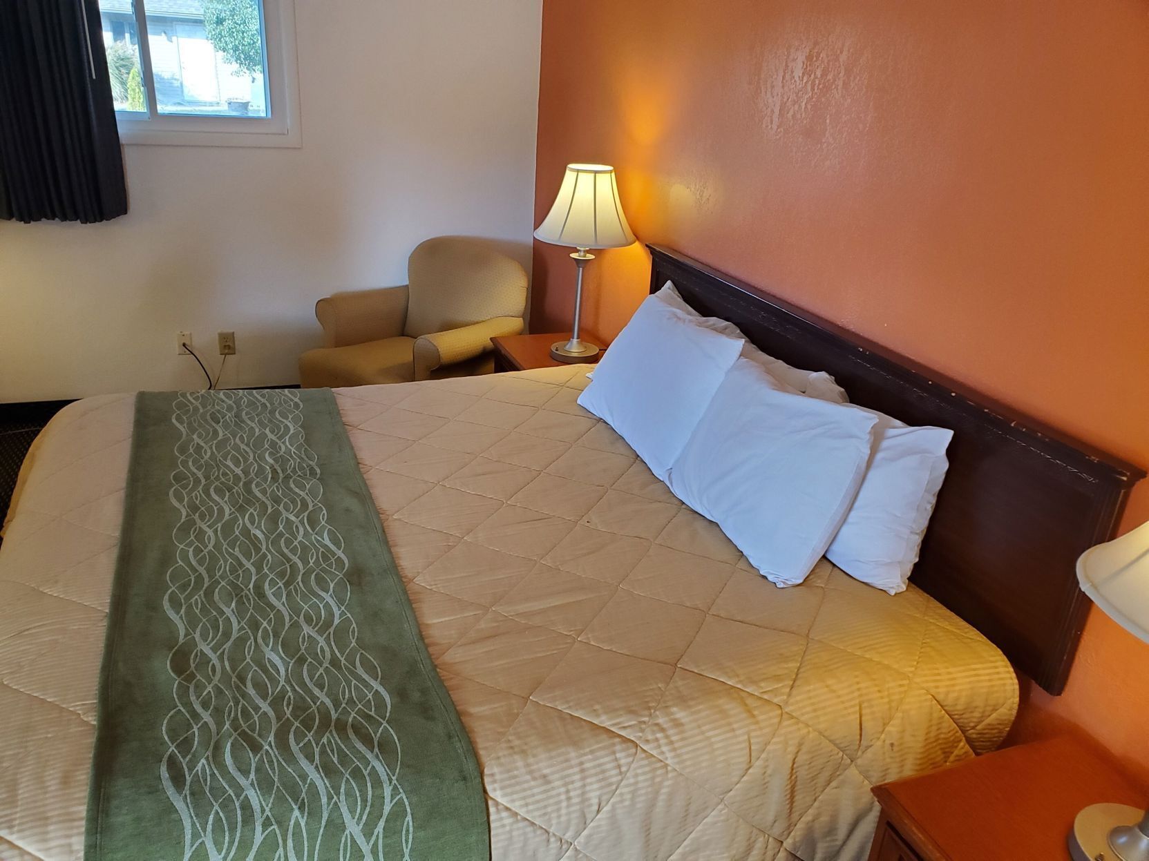 Desk, free WiFi, bed sheets
