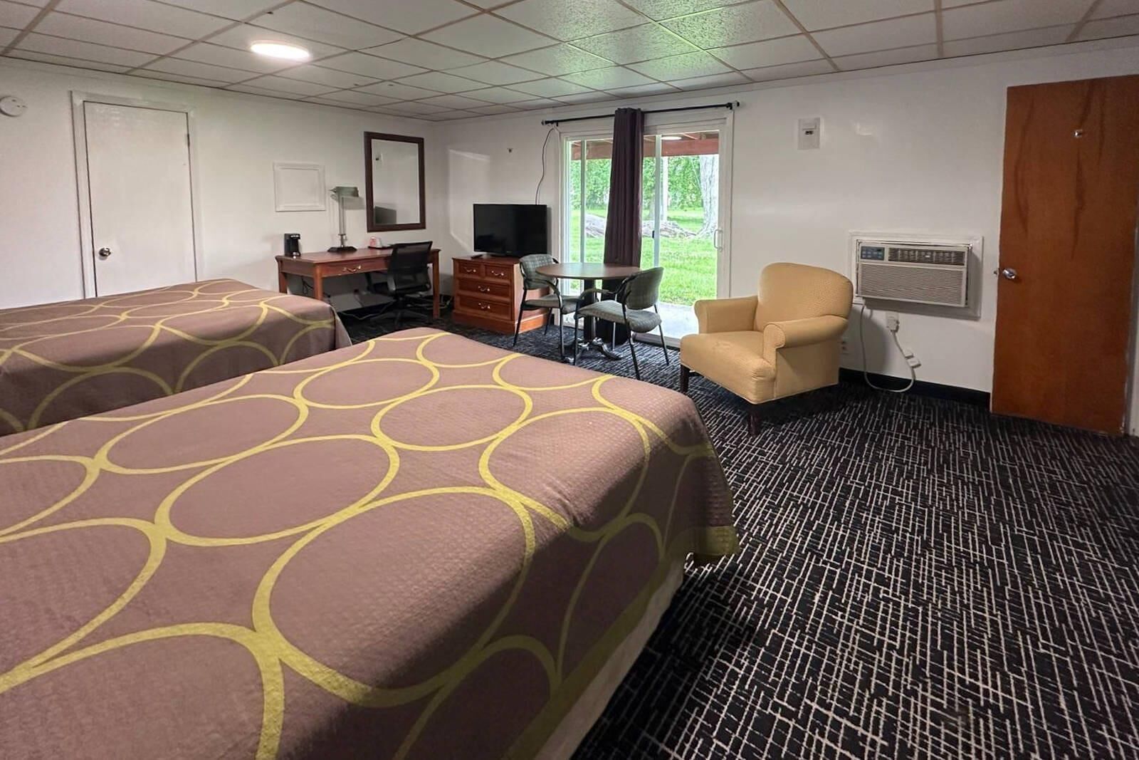 Desk, free WiFi, bed sheets