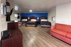 Escritorio, wifi gratis y ropa de cama 