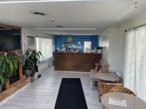 Lobby - Rodeway Inn Flora (Flora)