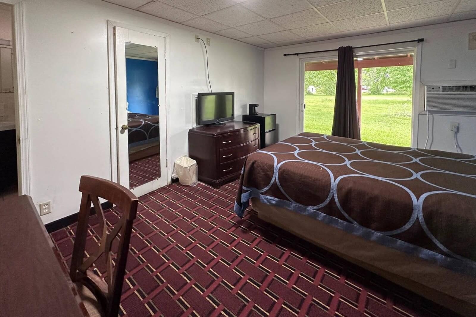Standardzimmer, 1 Queen-Bett, Raucher | Schreibtisch, kostenloses WLAN, Bettwäsche