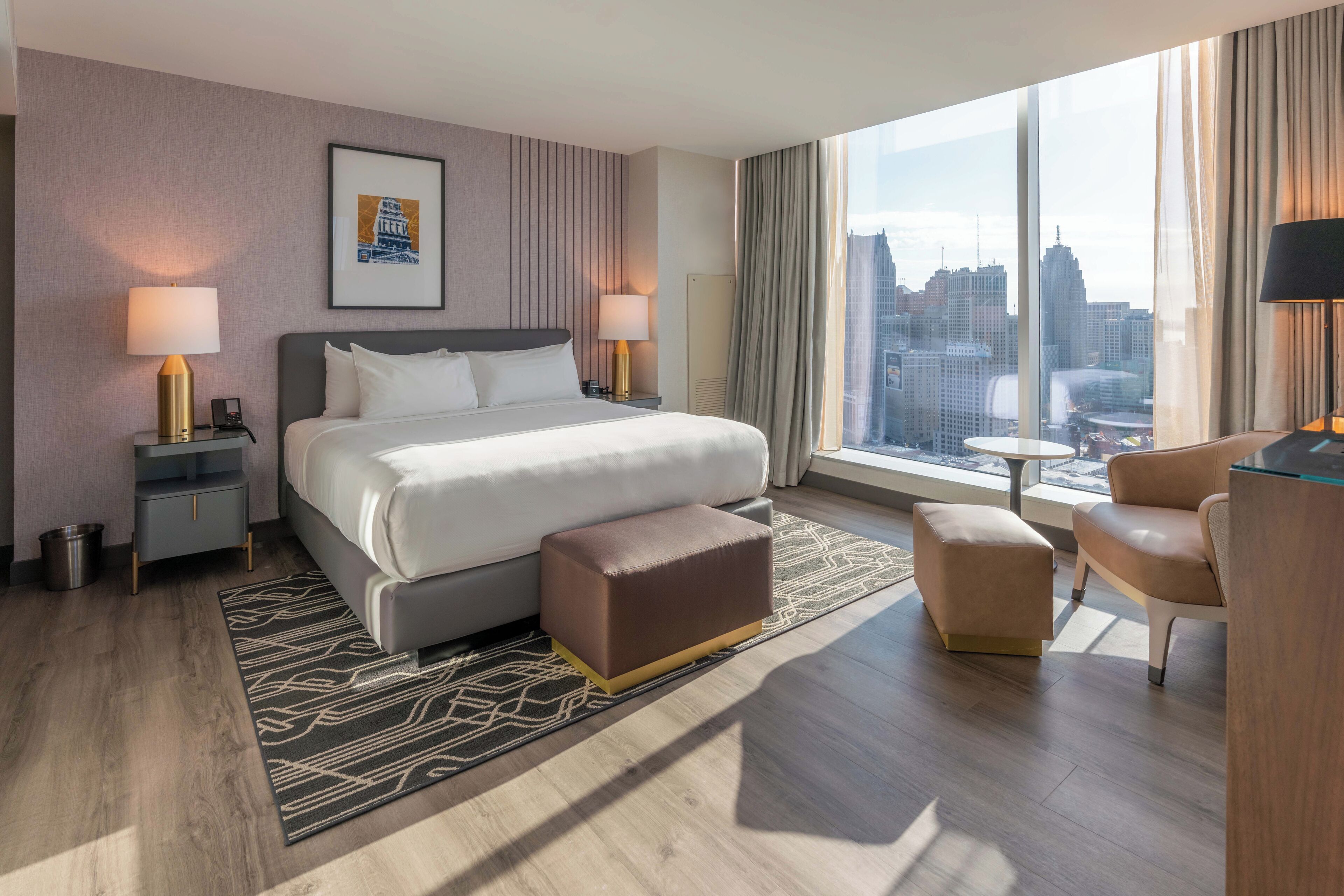 Camera Executive, 1 letto king, vista città | Biancheria da letto di alta qualità, cassaforte in camera, una scrivania