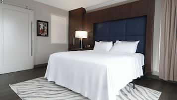 Suite, 1 King Bed with Sofa bed | Premium bedding, in-room safe, desk, laptop workspace