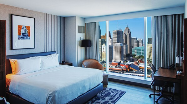 Deluxe kamer, 1 kingsize bed, uitzicht op stad | Luxe beddengoed, een kluis op de kamer, een bureau, een laptopwerkplek