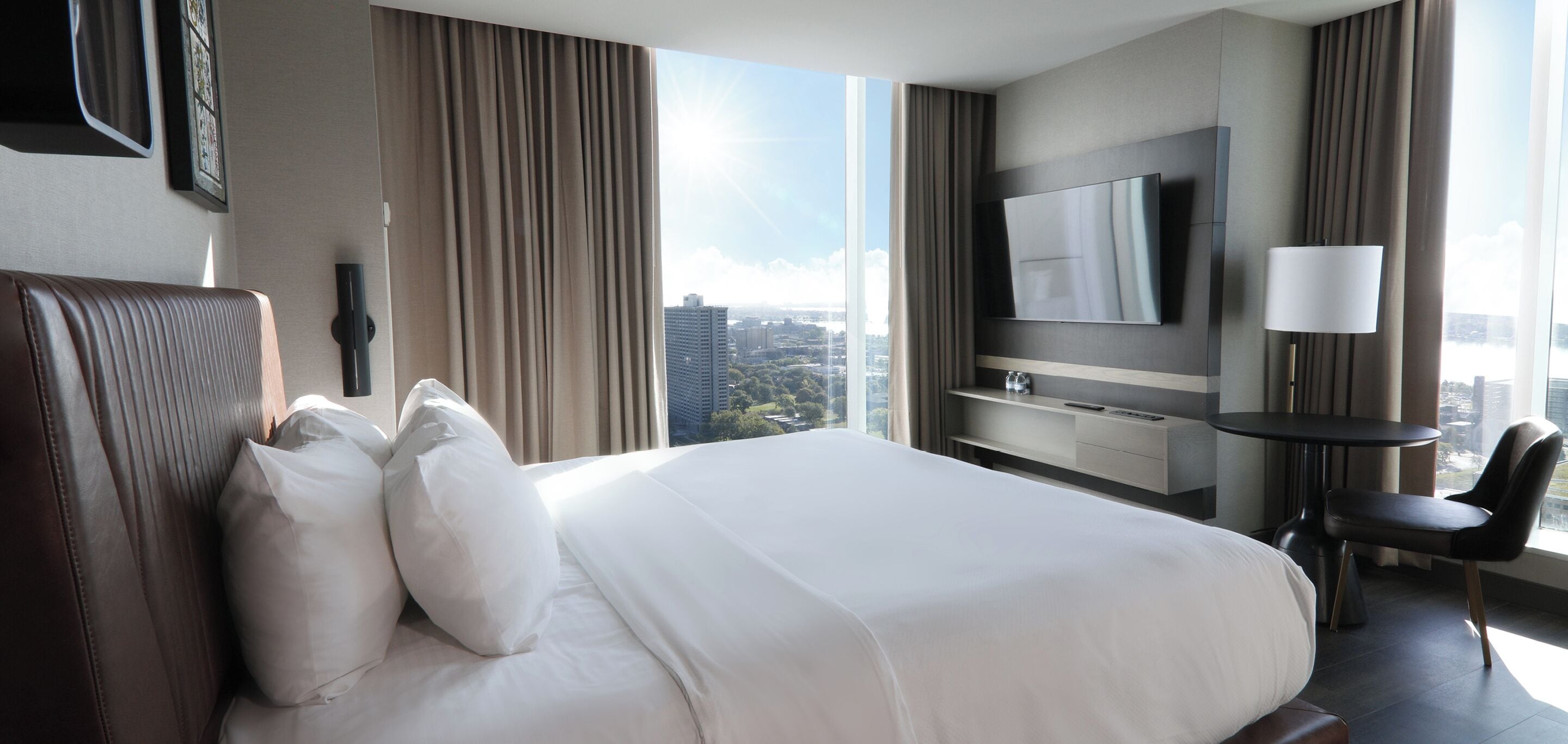 Lyxsvit - 1 kingsize-säng med bäddsoffa | Badrum | Dusch, gratis toalettartiklar, hårtork och badrock