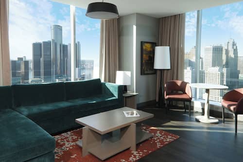 Luxury Suite, 1 King Bed with Sofa bed | Living area