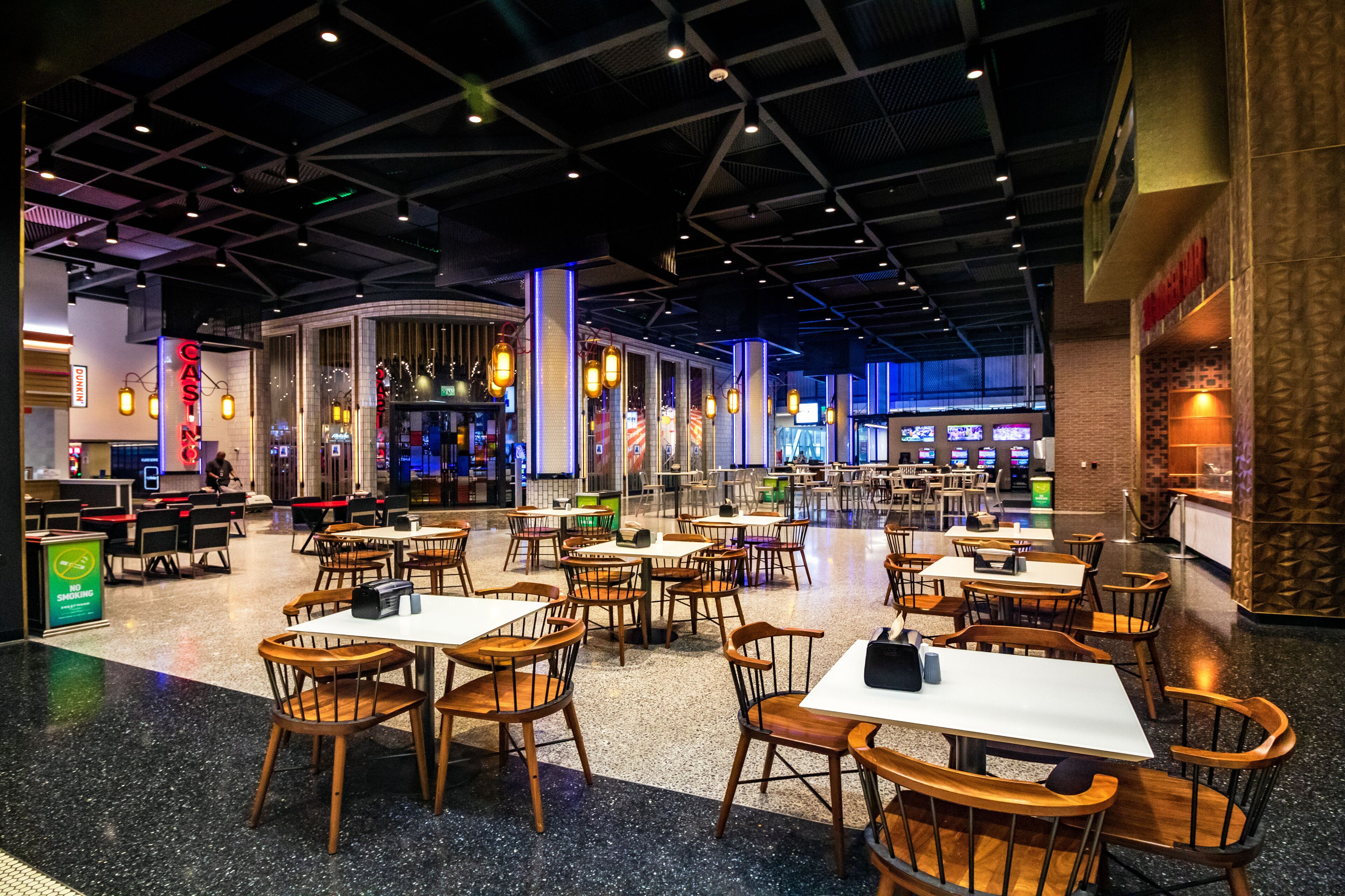 5 restaurants, lunch, dinner, brunch served; american cuisine