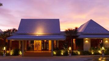 Fassade der Unterkunft â Abend/Nacht