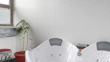 Junior Suite | Jetted bathtub