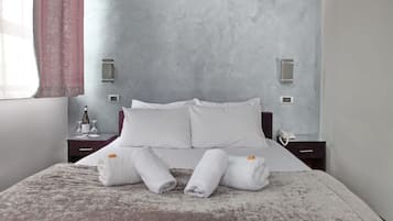 Economy Room | Hypo-allergenic bedding, in-room safe, desk, soundproofing