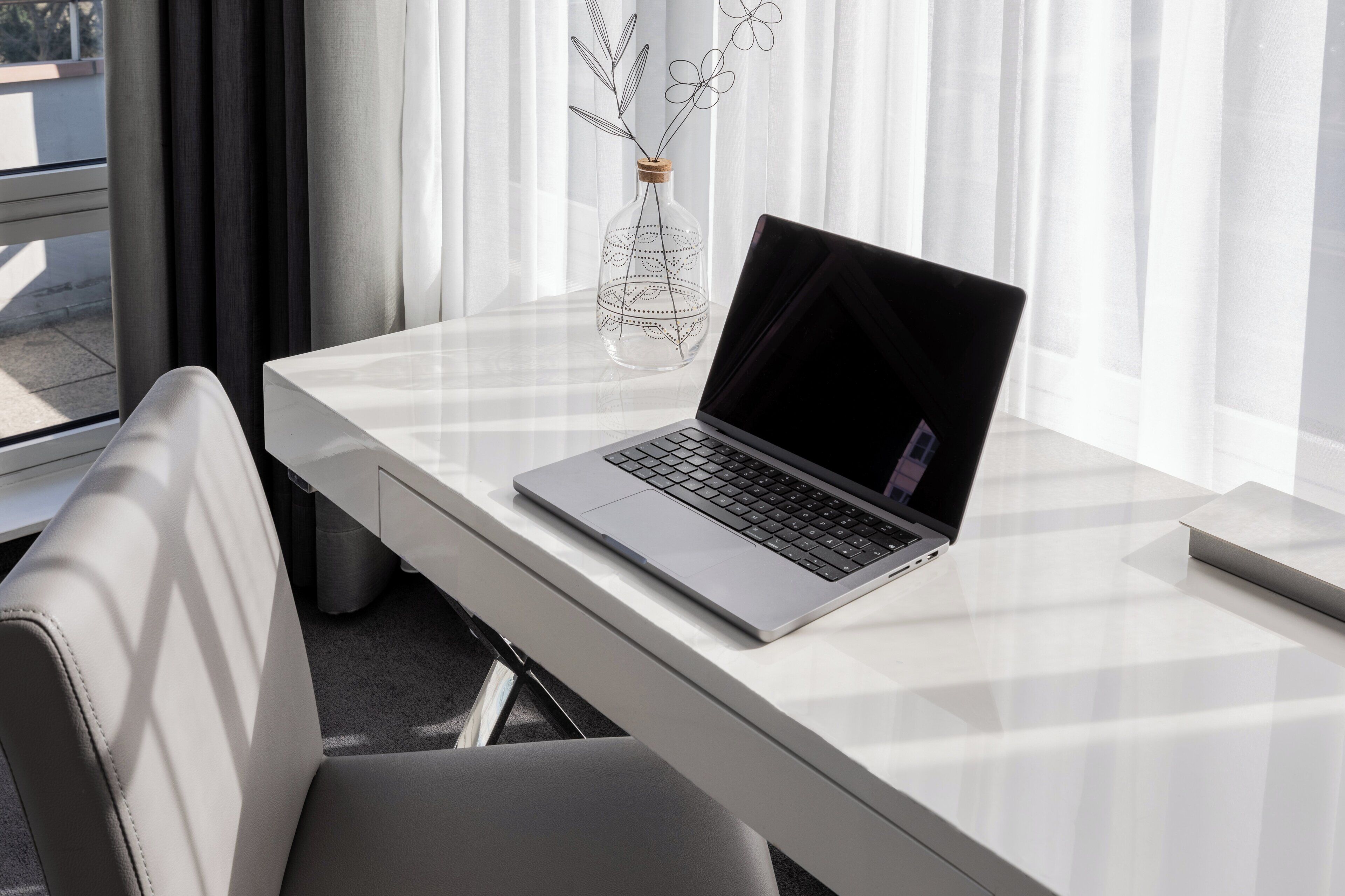 hypo-allergenic bedding, in-room safe, desk, blackout curtains