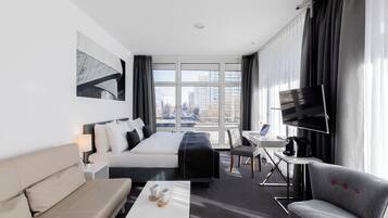 Hypo-allergenic bedding, in-room safe, desk, blackout drapes
