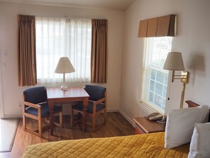 In-room dining - Wild Rivers Motor Lodge (Brookings)