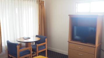 Standard One Queen (No Pets) | Microwave