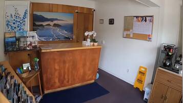 Kios daftar masuk/daftar keluar