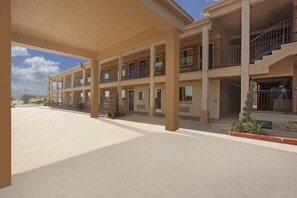 Property entrance - Americas Best Value Inn Waco (Waco)