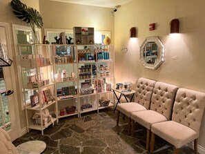 双人护理室、身体护理、身体磨砂、面部护理、指(趾)甲修剪和护理