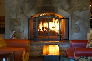 供应晚餐和欢乐时光优惠