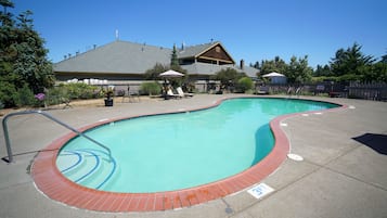 Sæsonbestemt udendørs pool