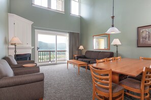 42-inch flat-screen TV with cable channels, TV, DVD player - Jackson Gore Village, A Vail Resorts Property (Ludlow)