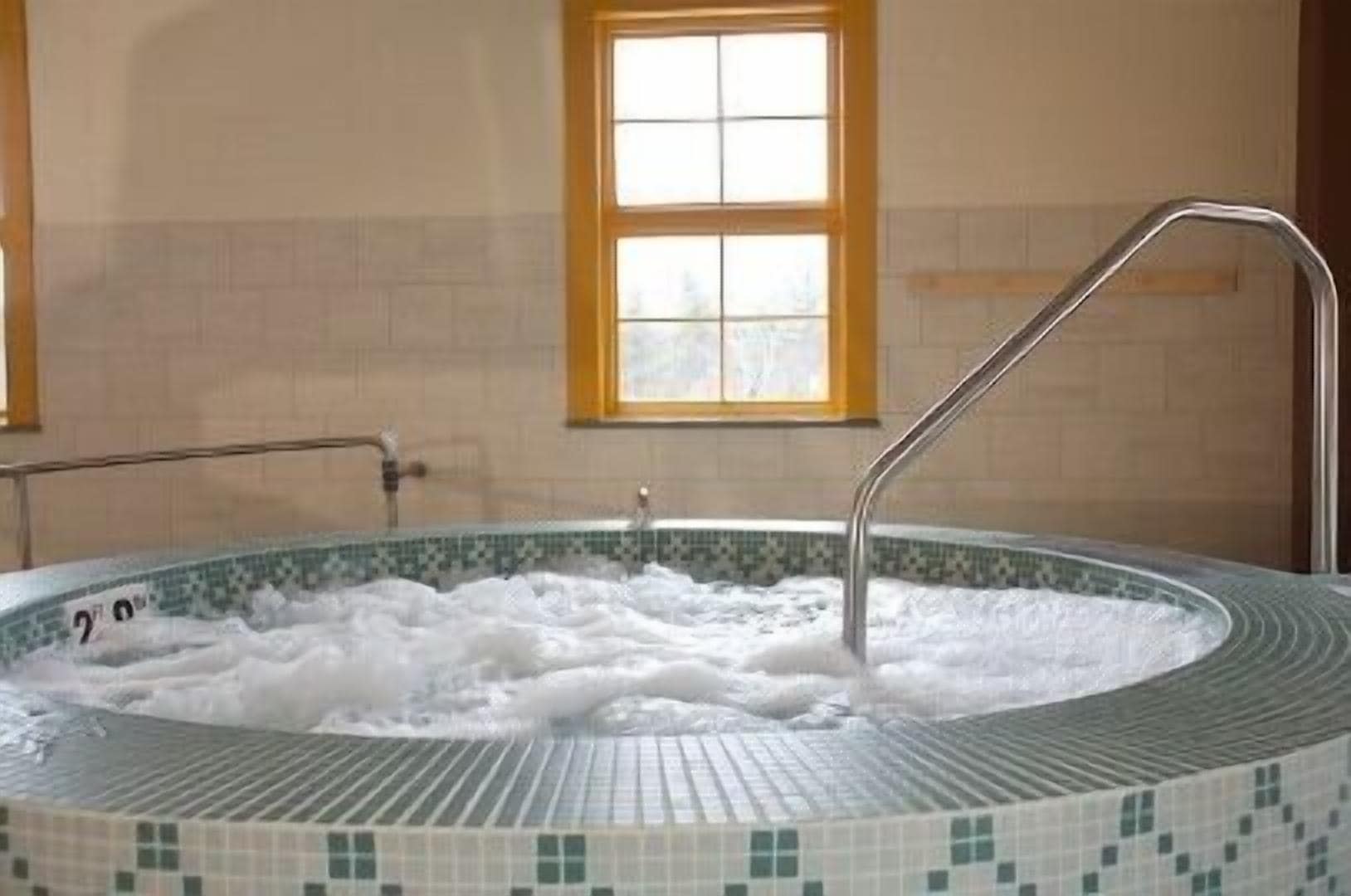 Indoor spa tub