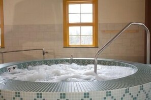 Indoor spa tub