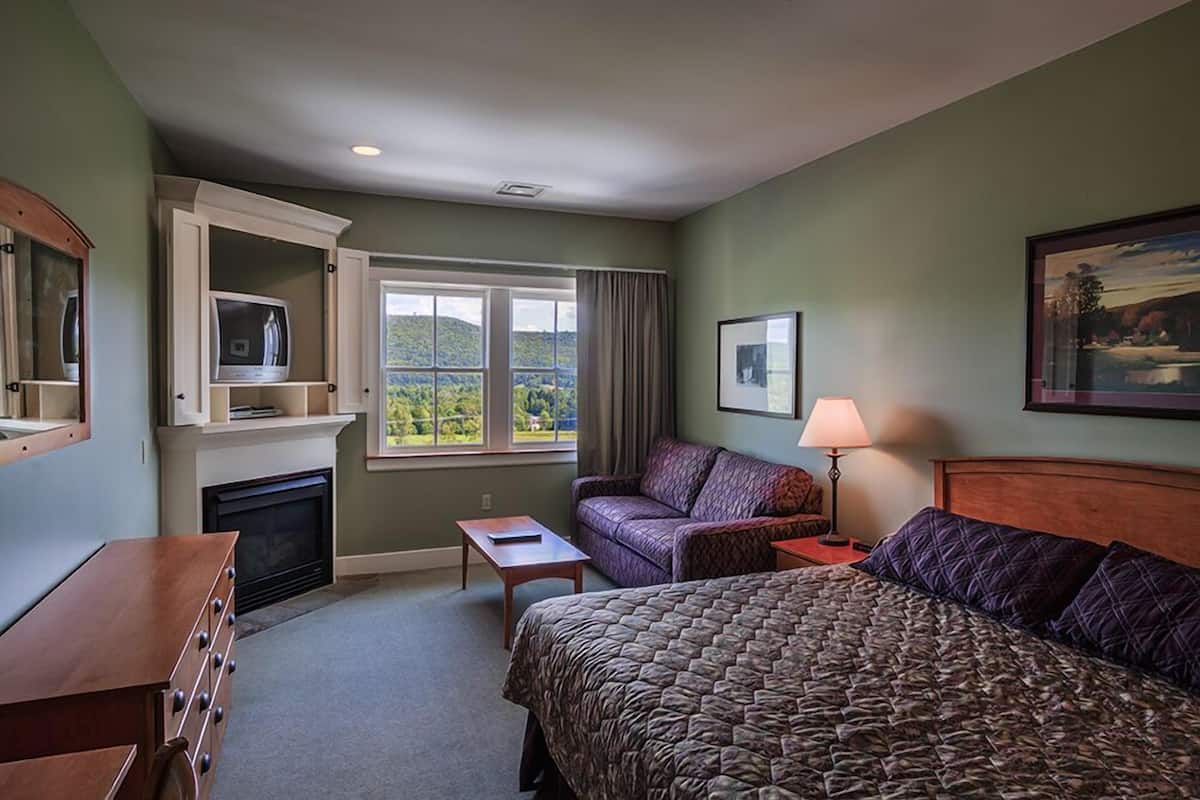 Habitación, 1 cama King size (Inn) | Ropa de cama de alta calidad y caja de seguridad en la habitación