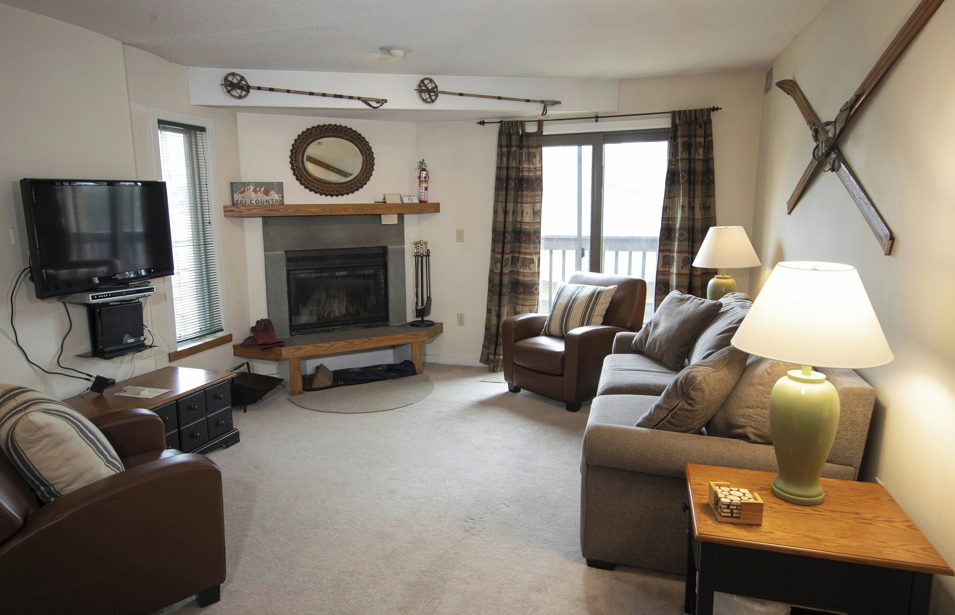 Room, 1 Bedroom (High Floor A/B) | Living area