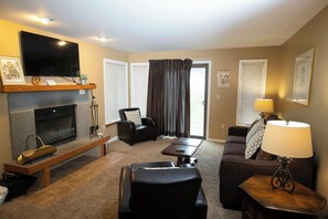 Room, 1 Bedroom (1st Floor A/B) | Living area | TV, fireplace - Mountain Lodge at Okemo, A Vail Resorts Property (Ludlow)
