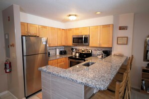 Room, 1 Bedroom (High Floor A/B) | Private kitchen