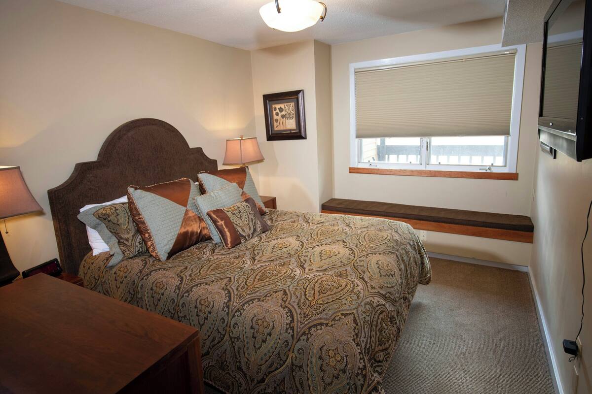 Room, 1 Bedroom (1st Floor C)