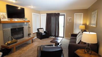 Room, 1 Bedroom (1st Floor A/B) | Living area | TV, fireplace