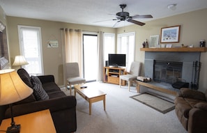Room, 1 Bedroom (1st Floor C) | Living area