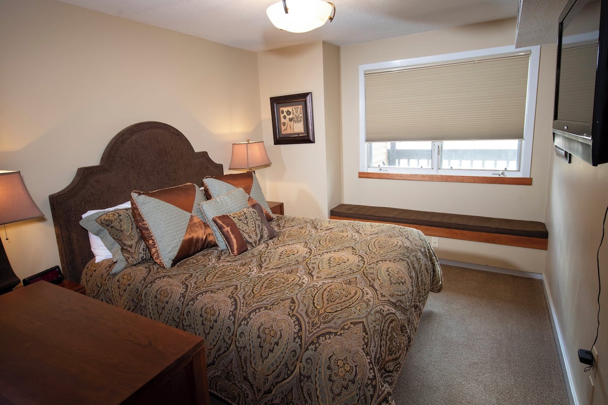 Room, 1 Bedroom (1st Floor C)