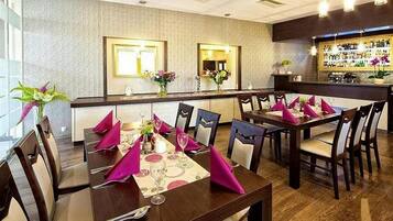 Se sirven desayunos, almuerzos, cenas y cocina internacional