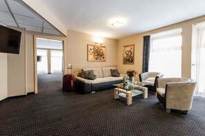 Suite | Woonkamer | Een lcd-televisie